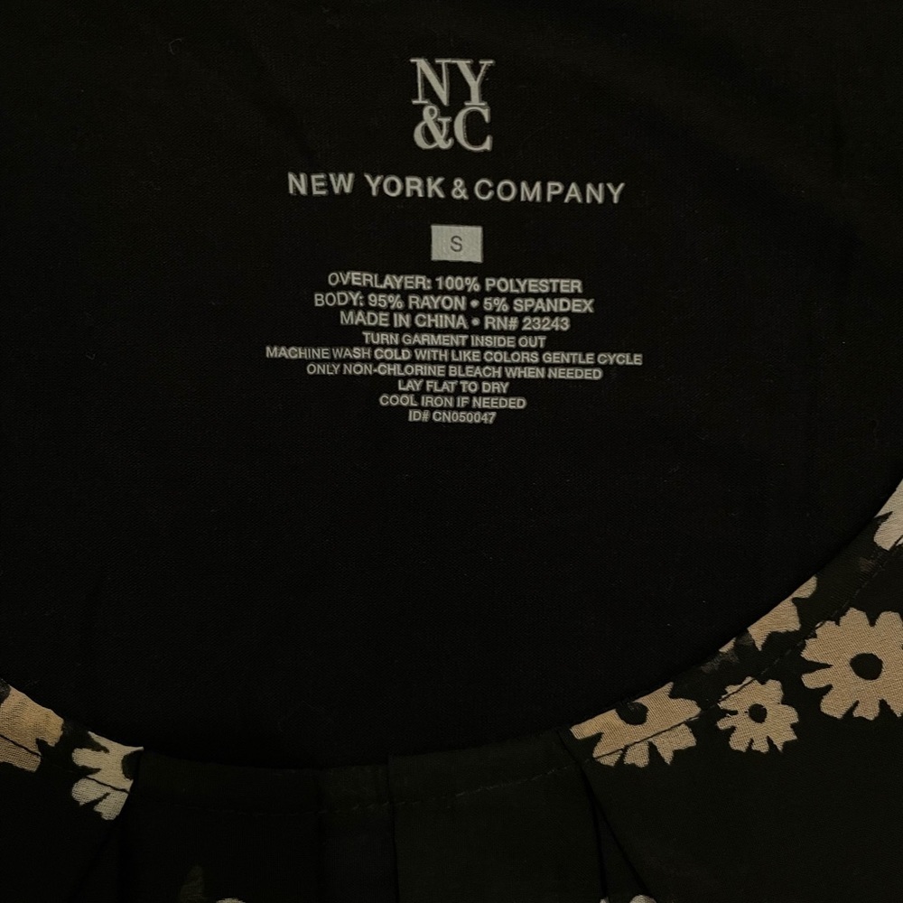 WOMEN’S New York & Co. Sleeveless Top - Picture 4 of 6